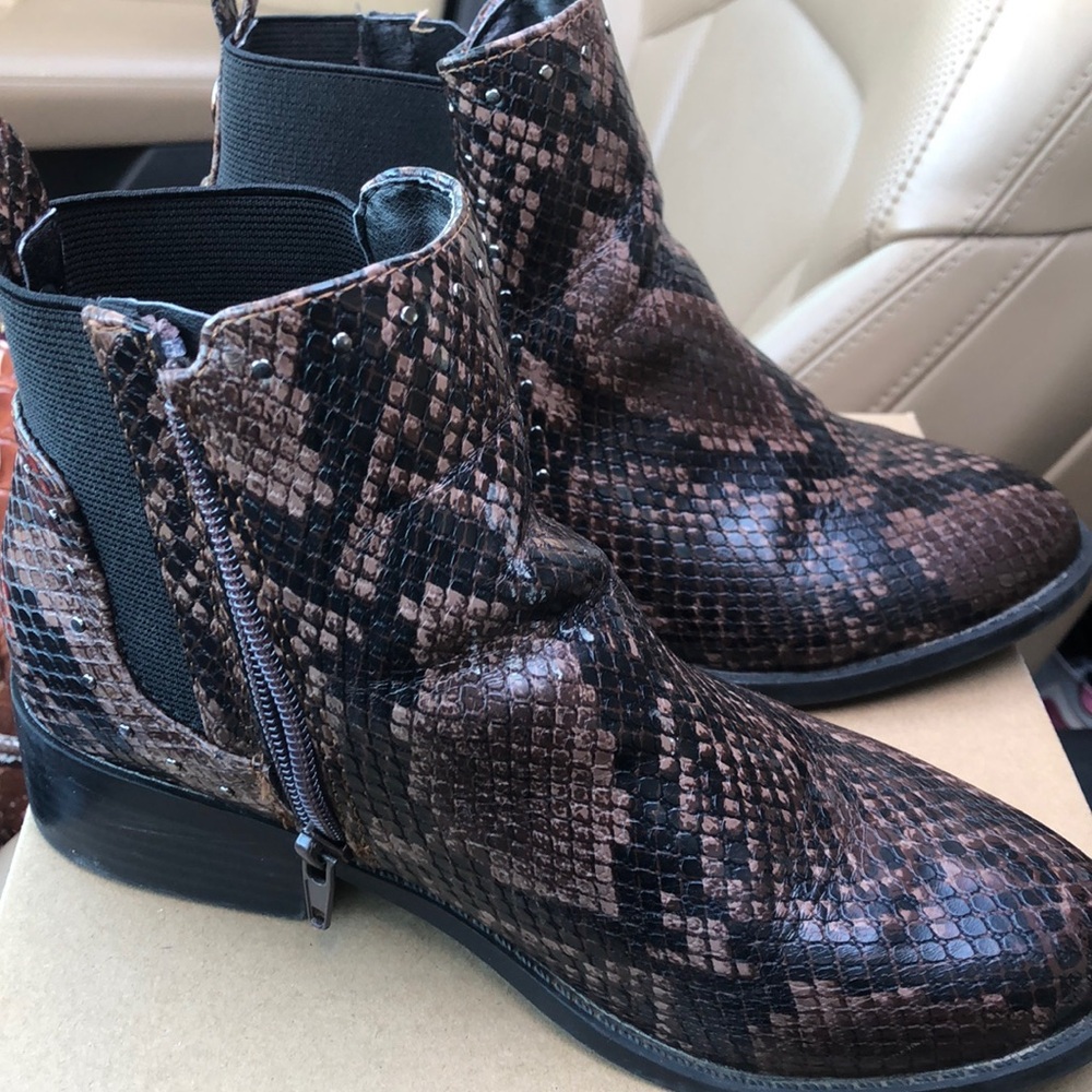 Girls Steve Madden half boots